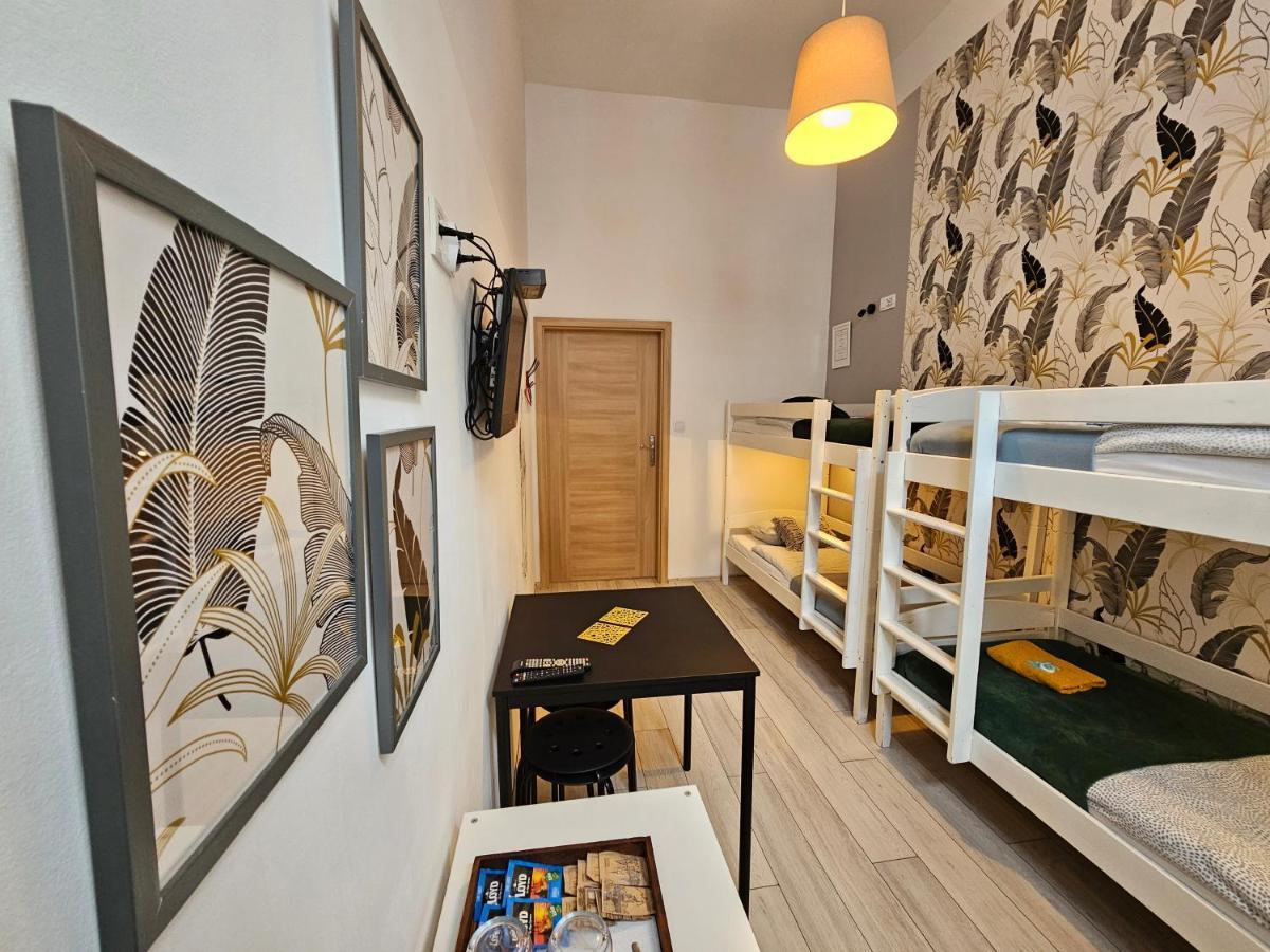 Deja Vu Hostel Warschau Buitenkant foto