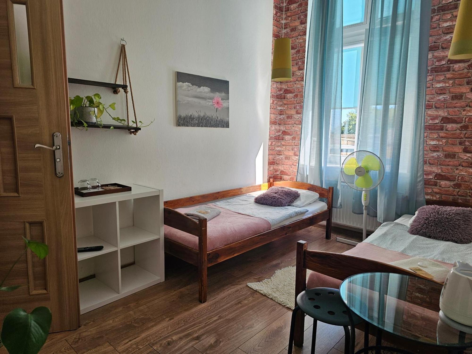 Deja Vu Hostel Warschau Buitenkant foto